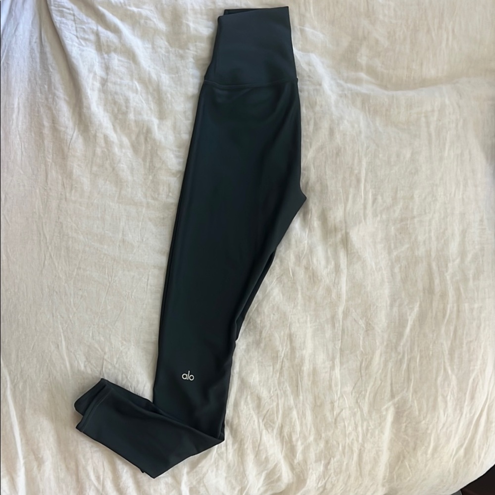Alo Yoga dark grey High-Waist Leggings
28 inch inseam